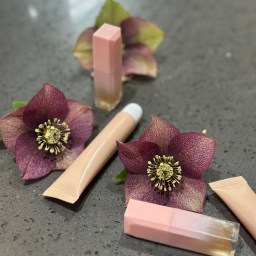 DIY Vegan Lip Gloss: 4 Simple Ingredients